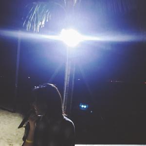 一个吃奶一个添下边18禁欧美
